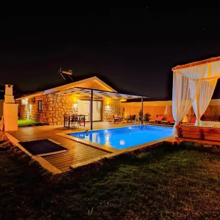Private Pool With Jacuzzi For 4 People In Fethiye, Mugla - Awz 211 فيلة *